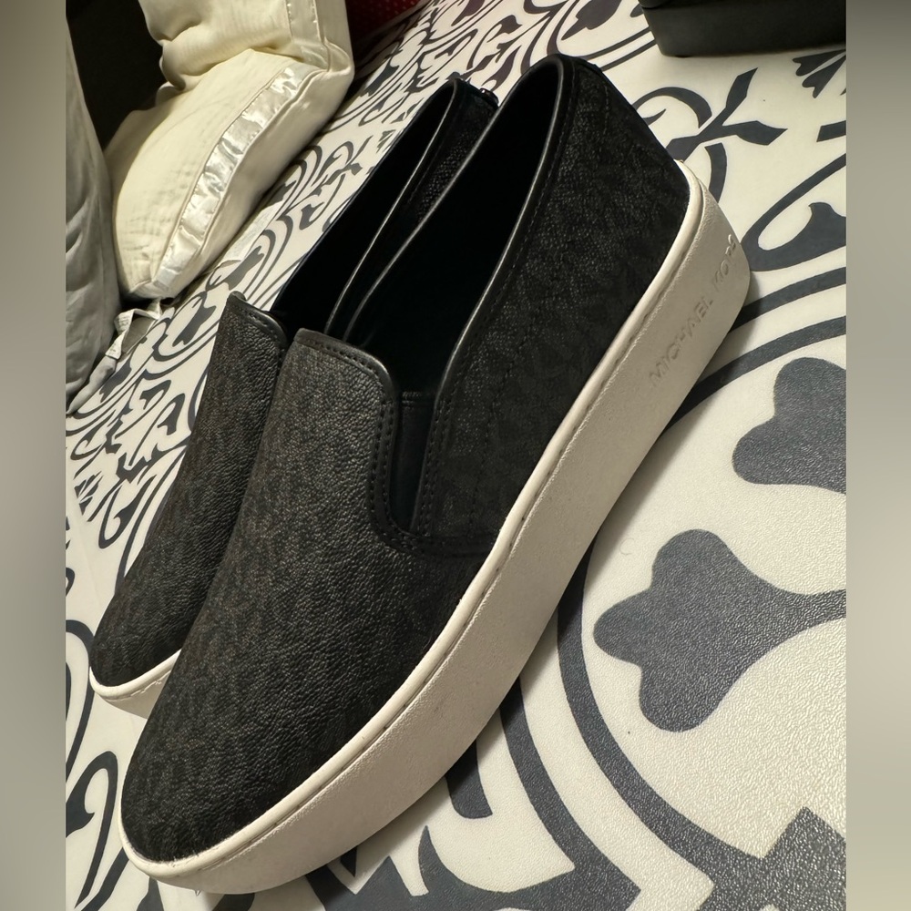 Michael Kors slip on size 9